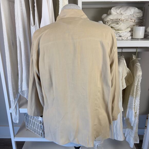 Notations Plus sz. 2X 100% Silk khaki button up blouse lightwt. layering
#2402 - Picture 4 of 7